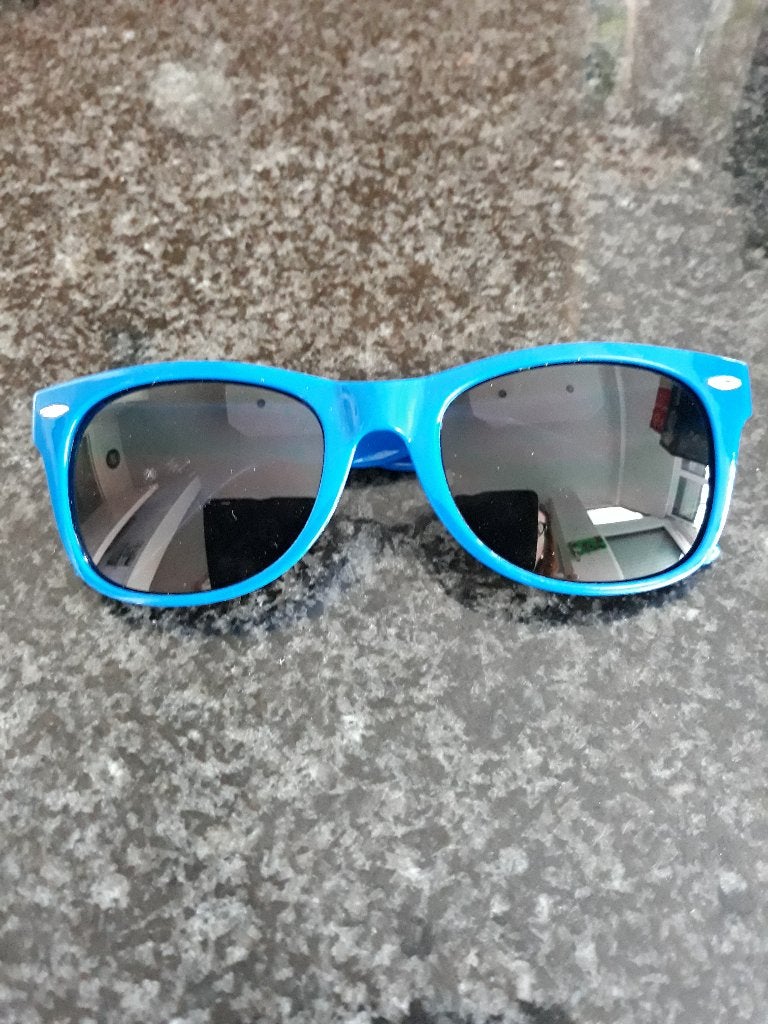 kinder zonnebril nieuw, Enfants & Bébés, Accessoires de mode pour enfants, Enlèvement ou Envoi, Lunettes de soleil