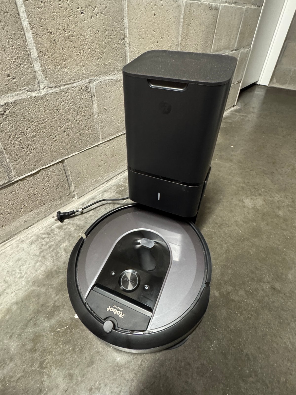 Irobot Roomba i8+ - robotstofzuiger+dweilfunctie, Elektronische apparatuur, Stofzuigers, Zo goed als nieuw, Robotstofzuiger, iRobot