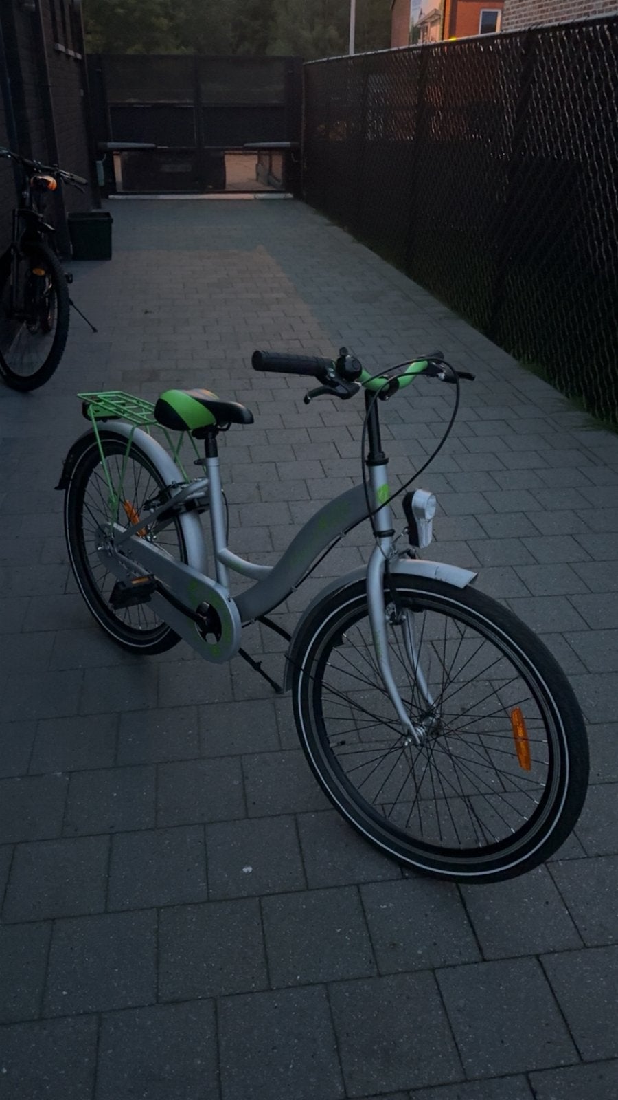 Meisjes fiets (nieuwstaat), Ophalen, Zo goed als nieuw