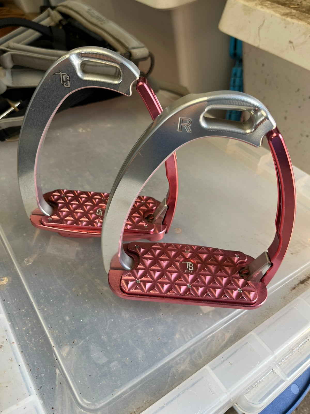 Tech stirrups roze/zilver, Animaux & Accessoires, Chevaux & Poneys | Brides & Harnachement, Étriers, Comme neuf, Enlèvement, Étrier de sécurité