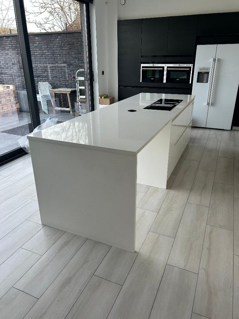 Keuken bestaande uit 2 delen incl. vaatwas en kookplaat, Huis en Inrichting, Ophalen, Gebruikt, Wit, Met kookeiland