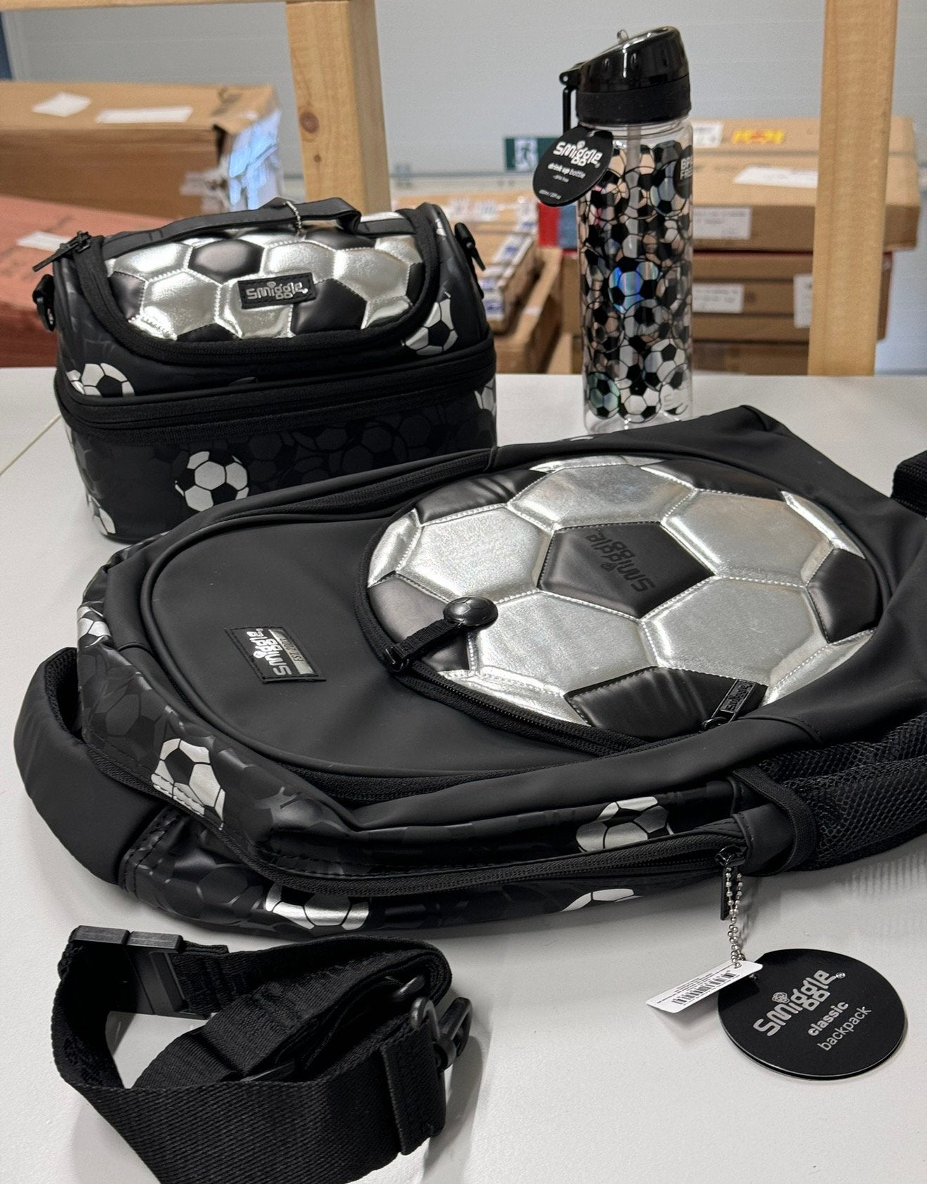 Sac d'école Smiggle Football, pochette, bouteille, sac à dos, Enlèvement ou Envoi, Neuf, Sac à dos