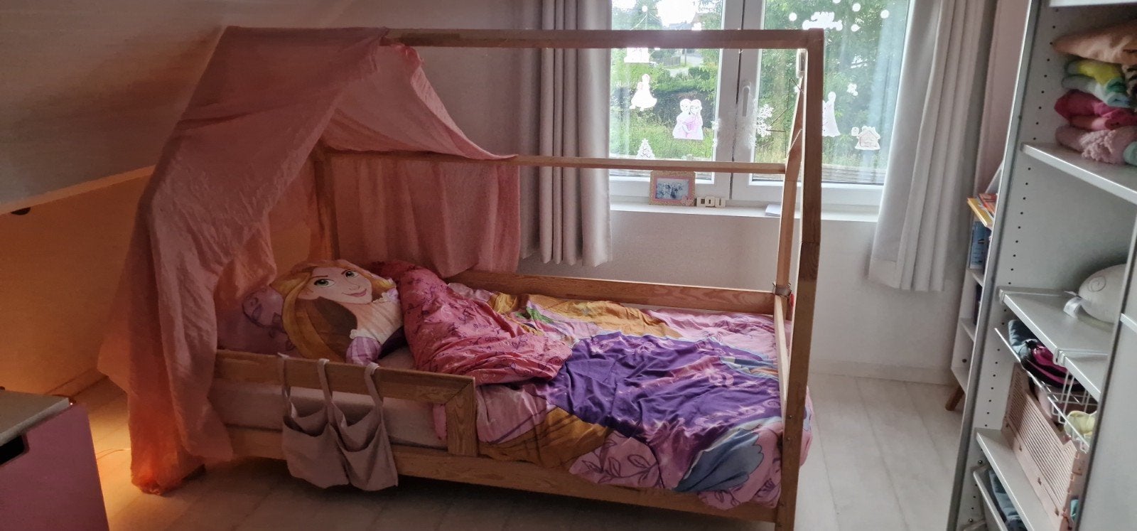 Lit enfant avec matelas ,état impeccable car très peu servi, Sommier à lattes, Enlèvement, 180 cm ou plus, 85 à 100 cm