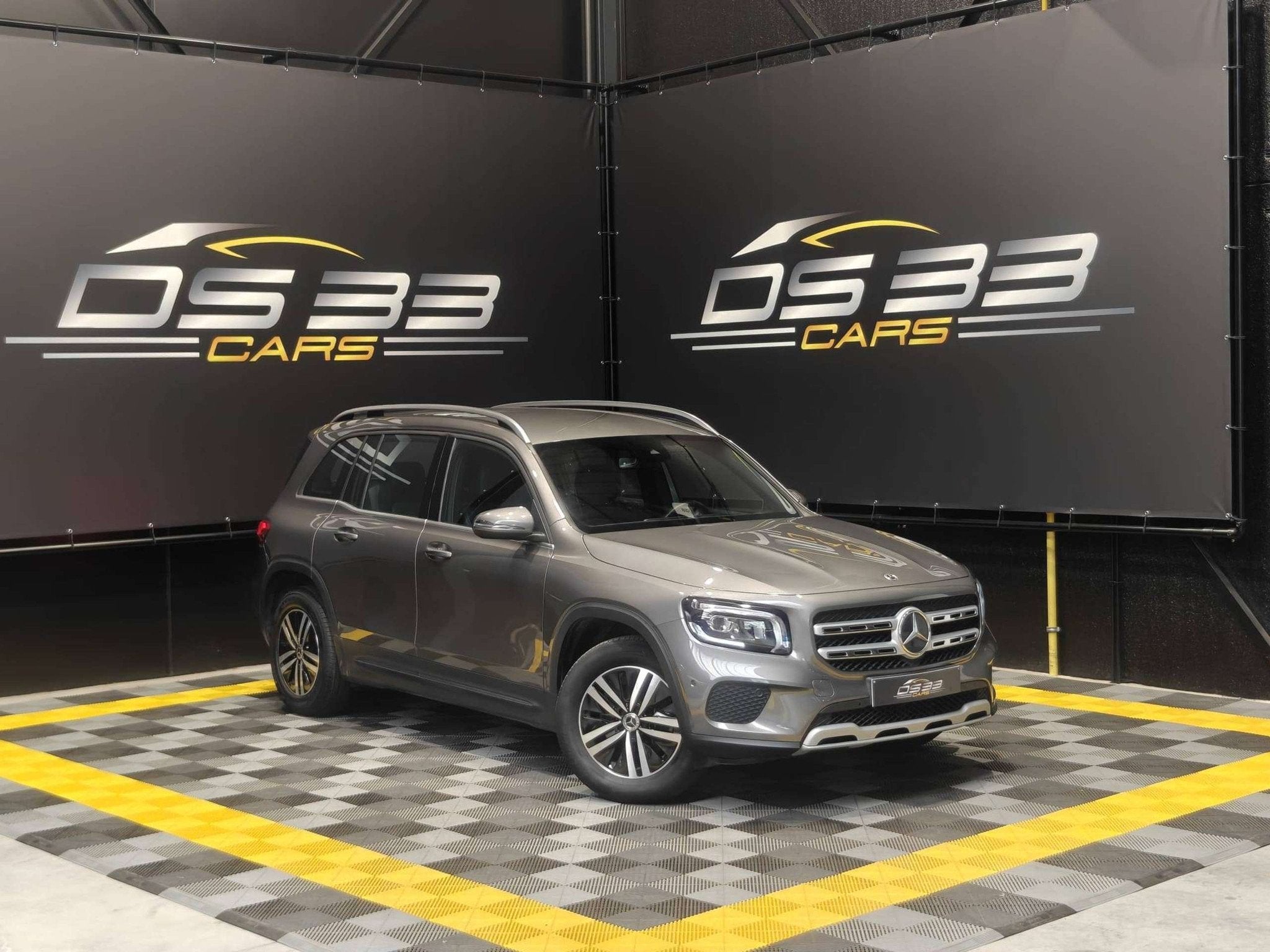 Mercedes-Benz GLB 180 7-zit/LED/WarmLeder/18"/Trekhaak/CAM/P, Auto's, 135 pk, Gebruikt, 4 cilinders, 7 zetels