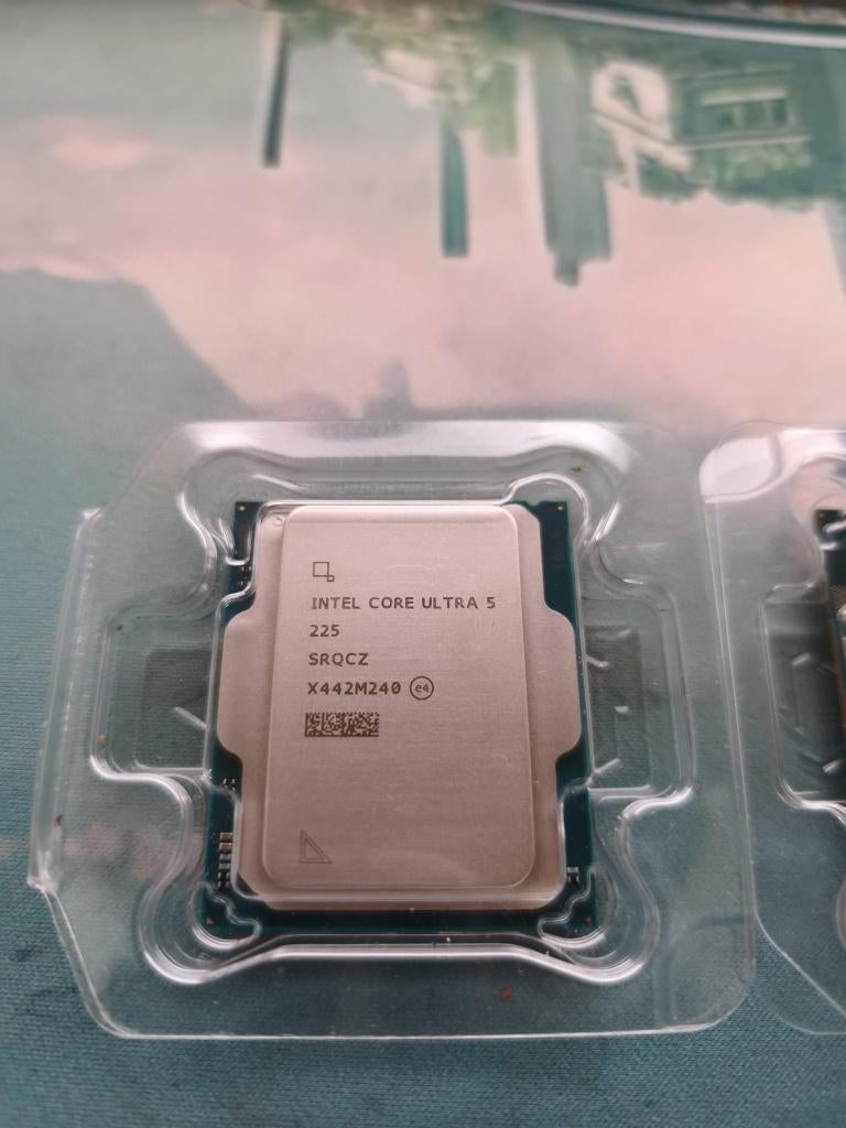 Intel Core Ultra 5 225, Informatique & Logiciels, Processeurs, Enlèvement ou Envoi, Comme neuf