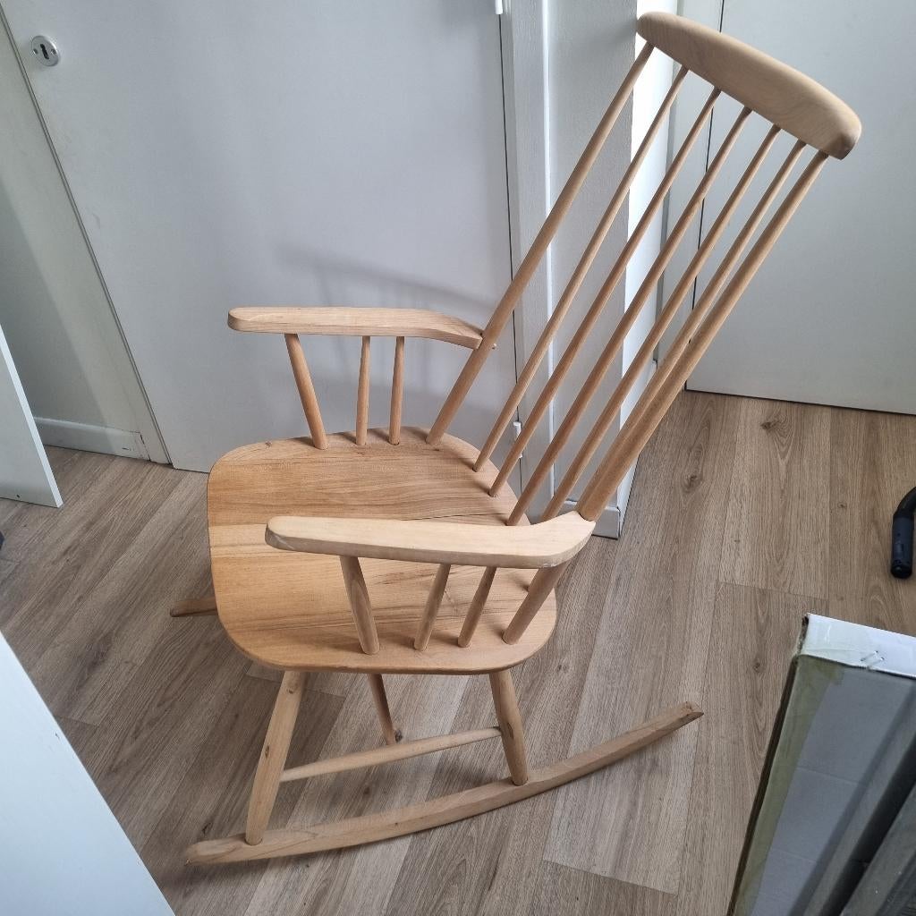 Vintage design schommelstoel – Ilmari Tapiovaara (jaren 60), Huis en Inrichting, Ophalen, Overige kleuren, Scandinavisch, Zo goed als nieuw
