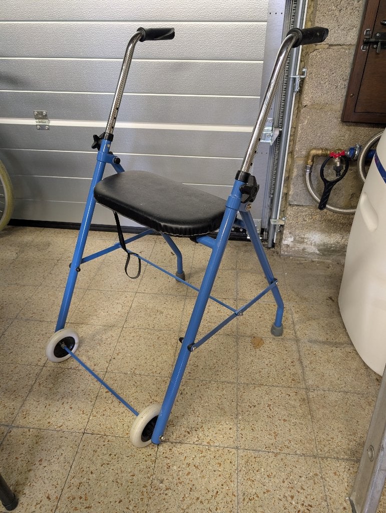 opvouwbare rollator met stoel, Ophalen, Opvouwbaar, Zo goed als nieuw
