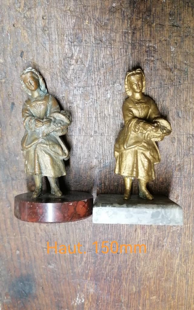 Vrouwenbeeldjes op marmeren sokkel, Verzenden