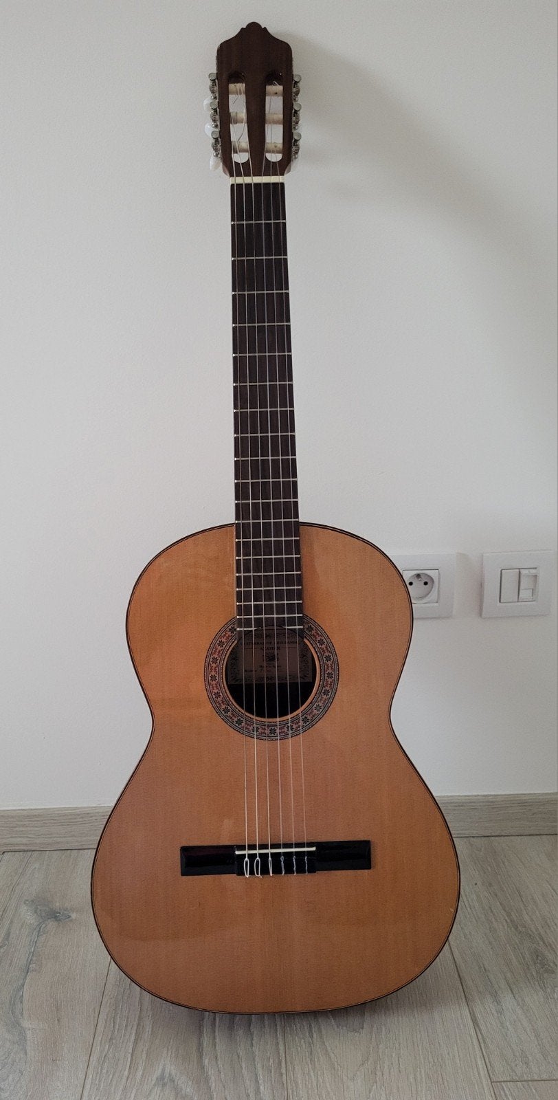 Guitare Azahar Etimoe 102 4/4 + housse + repose-pieds + 2 li, Musique & Instruments, Enlèvement