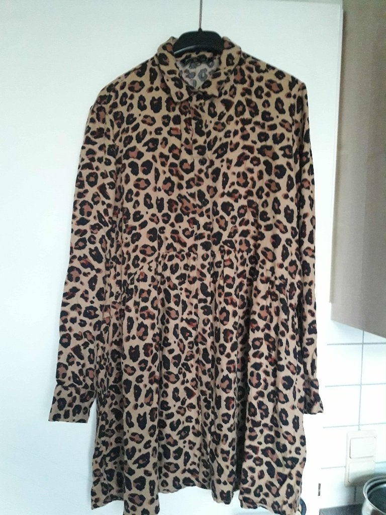 Nieuw kleedje , maat : M. Merk : Stradivarius., Enlèvement ou Envoi, Neuf, Taille 38/40 (M)