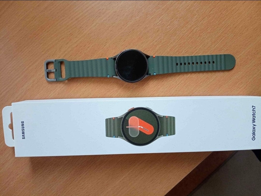 Samsung Galaxy Watch 7 40mm 
In goede staat en werkt, Ophalen of Verzenden, Zo goed als nieuw, Waterdicht, Afstand