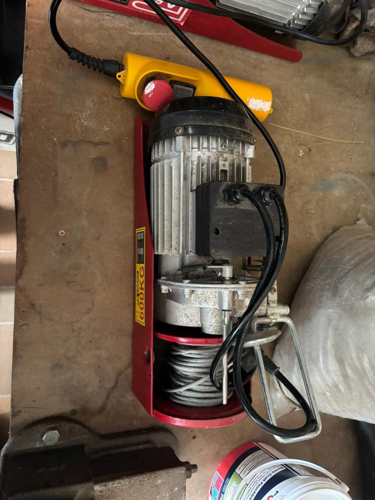 Treuil palan électrique 300/600kg (2 pièces disponibles), Bricolage & Construction, Enlèvement, Comme neuf, Électrique