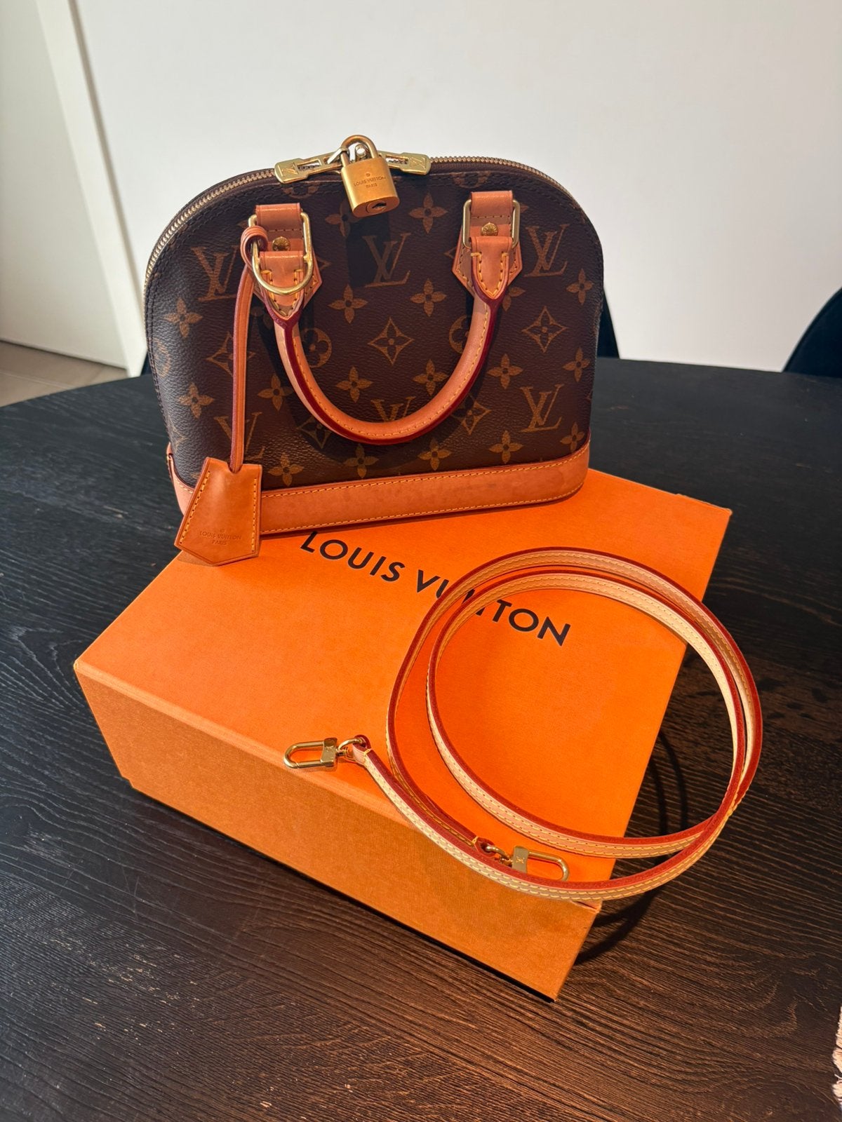 Louis Vuitton Alma BB Monogram, Enlèvement ou Envoi, Comme neuf, Brun, Sac à main