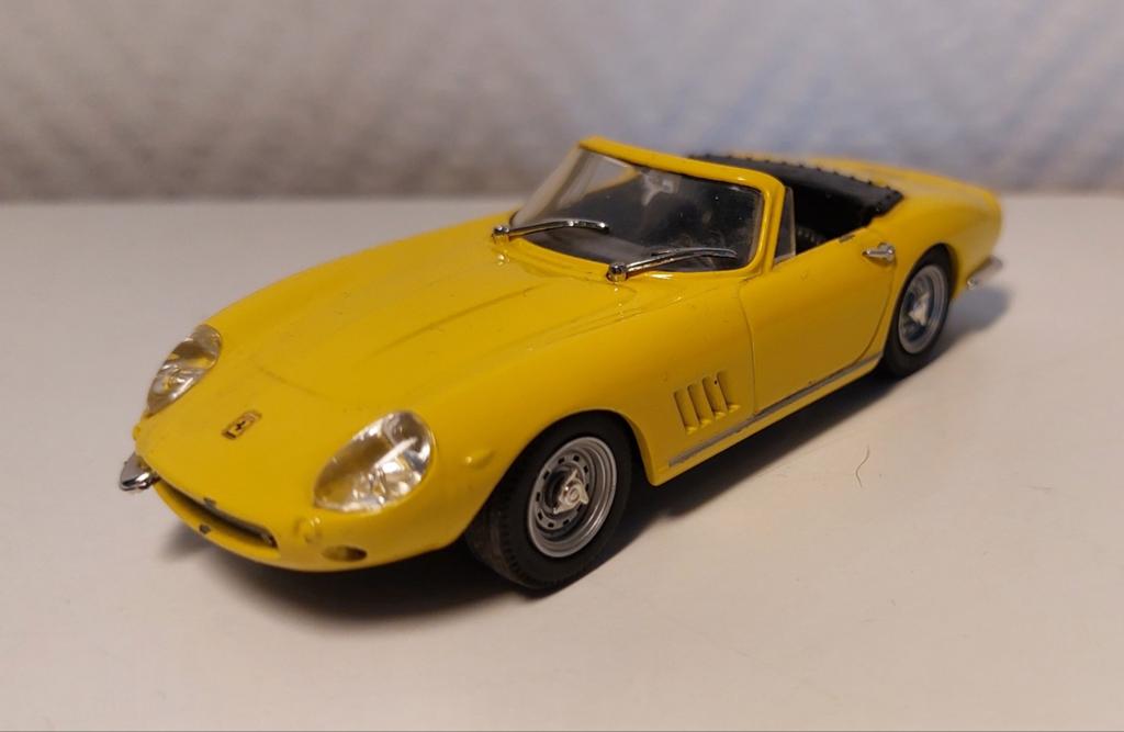Ferrari Cabriolet jaune des années 1960 à l'échelle 1/43 de, Enlèvement ou Envoi, Utilisé, Voiture, Autres marques