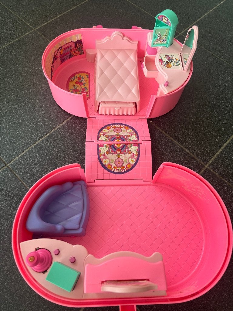 Maison/valisette Barbie vintage, Enfants & Bébés, Jouets | Poupées, Enlèvement ou Envoi, Barbie