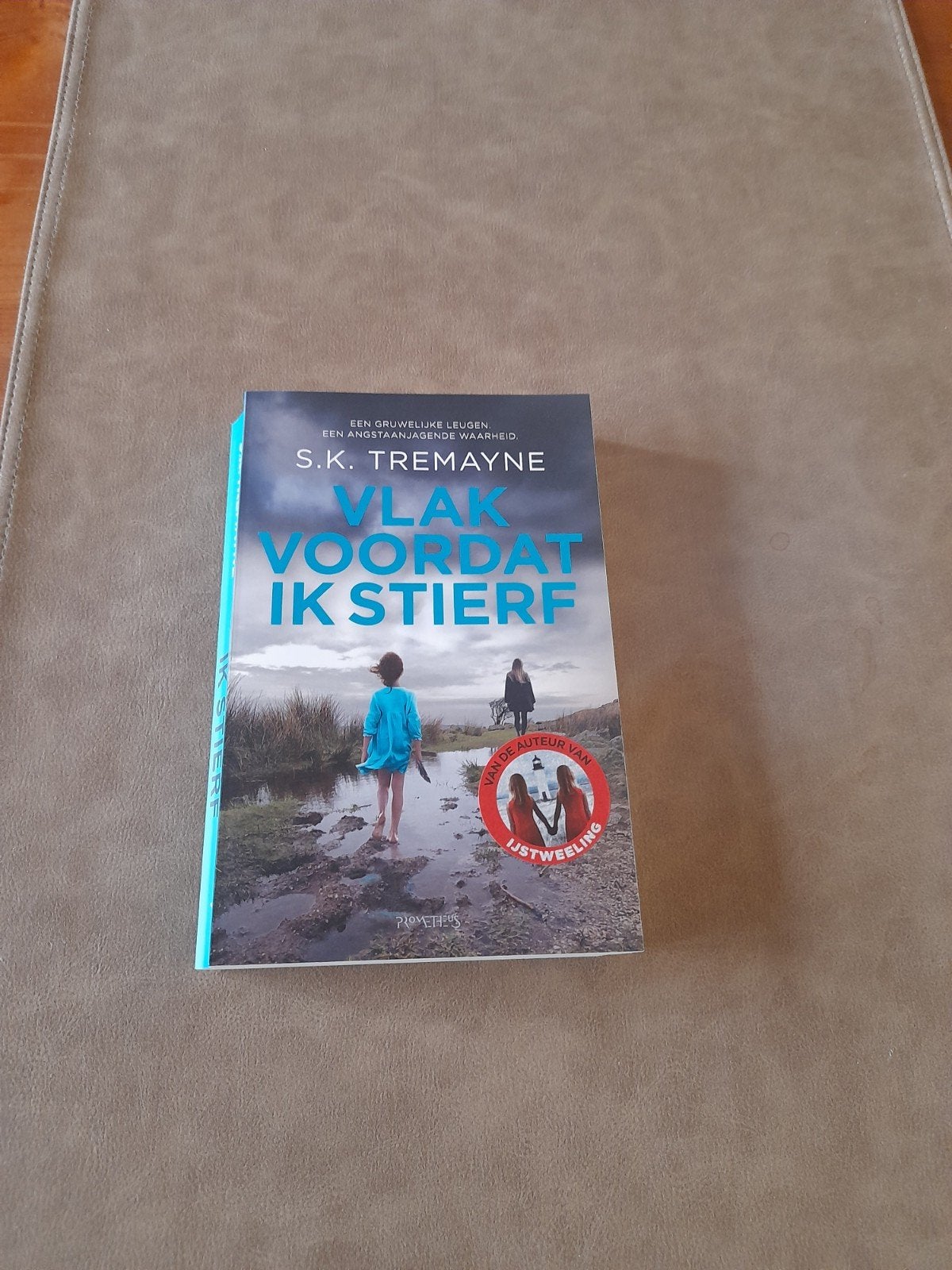 S.K. Tremayne - Vlak voordat ik stierf, Enlèvement ou Envoi, S.K. Tremayne