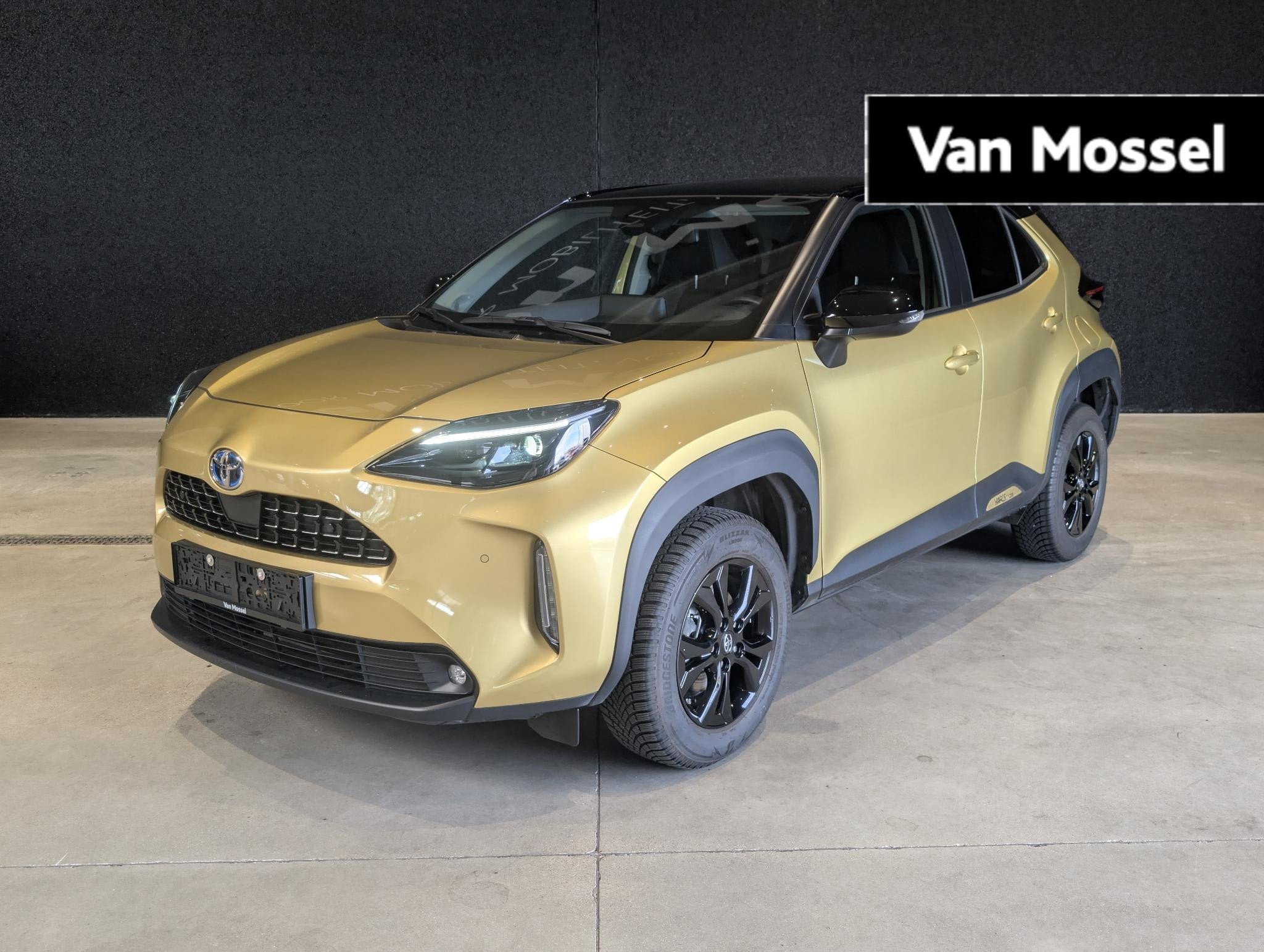 Toyota Yaris Cross | TWEE BANDENSETS | PANO DAK | JBL AUDIO, Stof, Gebruikt, Overige kleuren, Bedrijf