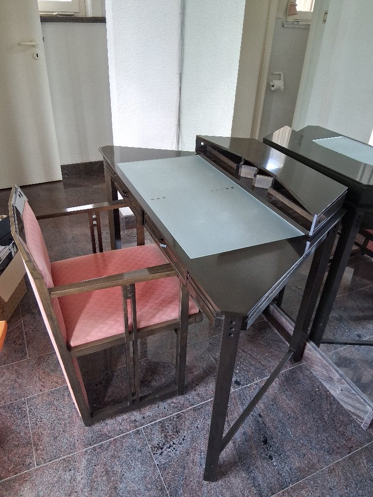 bureau design avec fauteuil, Enlèvement, Utilisé