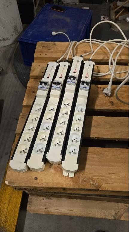 Multiprises professionnelles avec protection, Bricolage & Construction, Enlèvement, Neuf