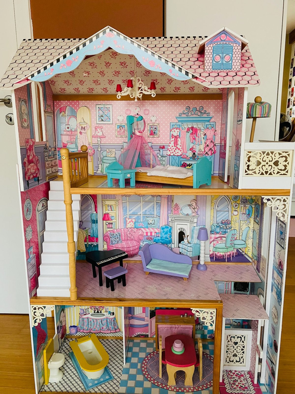 Groot houten poppenhuis met meubeltjes - zeer mooie staat, Ophalen, Poppenhuis