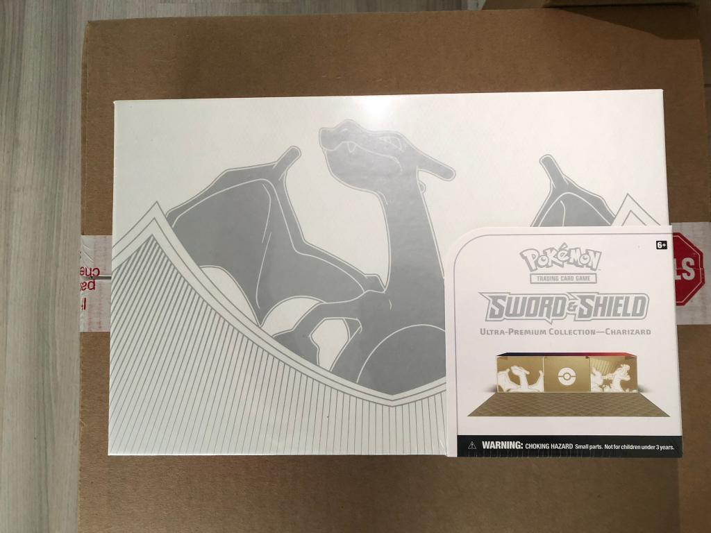Boîte de collection ultra premium Charizard, épée et bouclie, Enlèvement ou Envoi, Neuf, Booster box