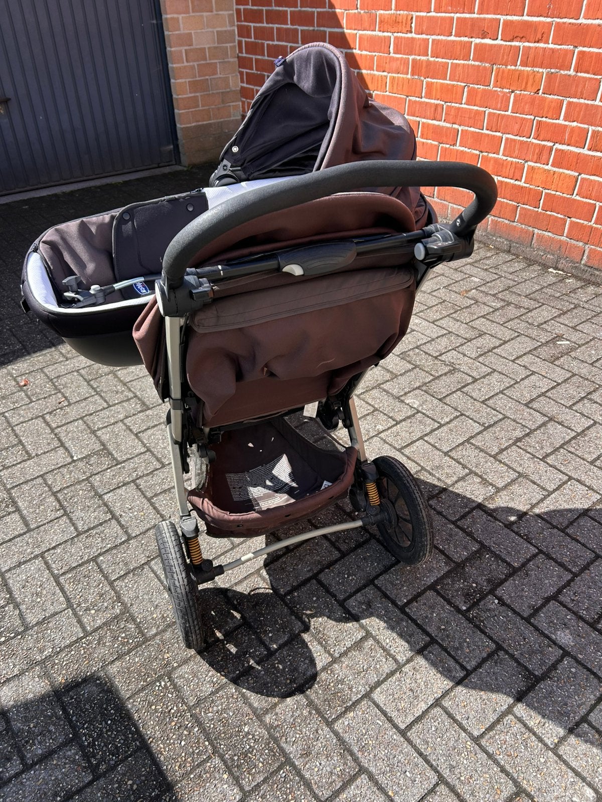 Konderwagen met draagmand van chicco en paraplu, Kinderen en Baby's, Gebruikt, Combiwagen, Met reiswieg, Ophalen