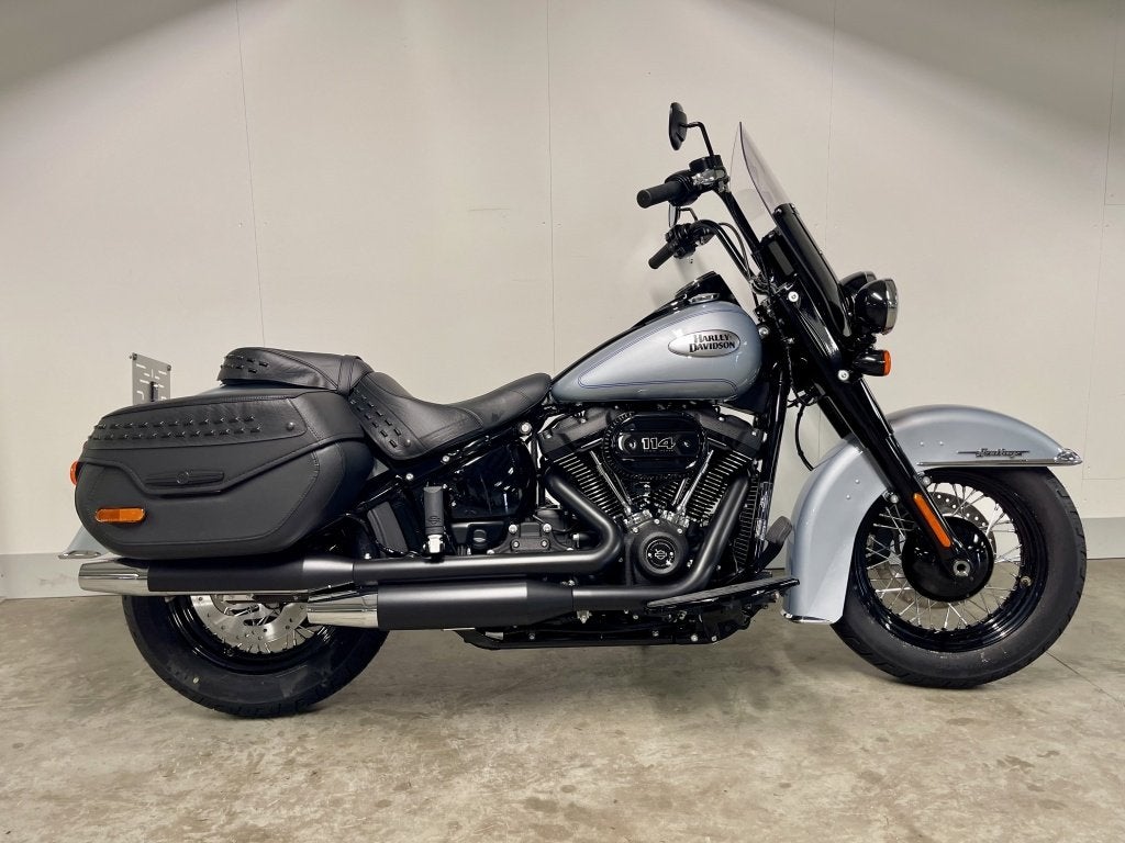 Harley-Davidson SOFTAIL FLHCS HERITAGE CLASSIC " STOCK DEAL, Motoren, Harley-Davidson, Customerservices@harley‑davidson.com, 3700 West Juneau Avenue
WI 53208  Milwaukee, US