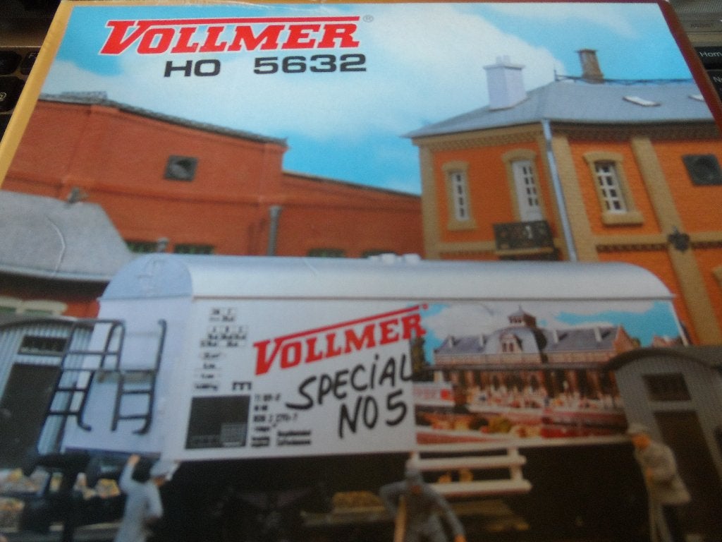 VOLLMER HO 5632 - Wagen + 3 bouwcabines... in een doos.., Hobby en Vrije tijd, Modeltreinen | H0, Zo goed als nieuw, Wagon, Gelijkstroom of Wisselstroom