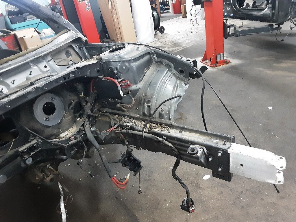 BINNENSPATSCHERM LINKS VOOR A Limousine (177.1), Gebruikt, Mercedes-Benz, Voor, Spatbord