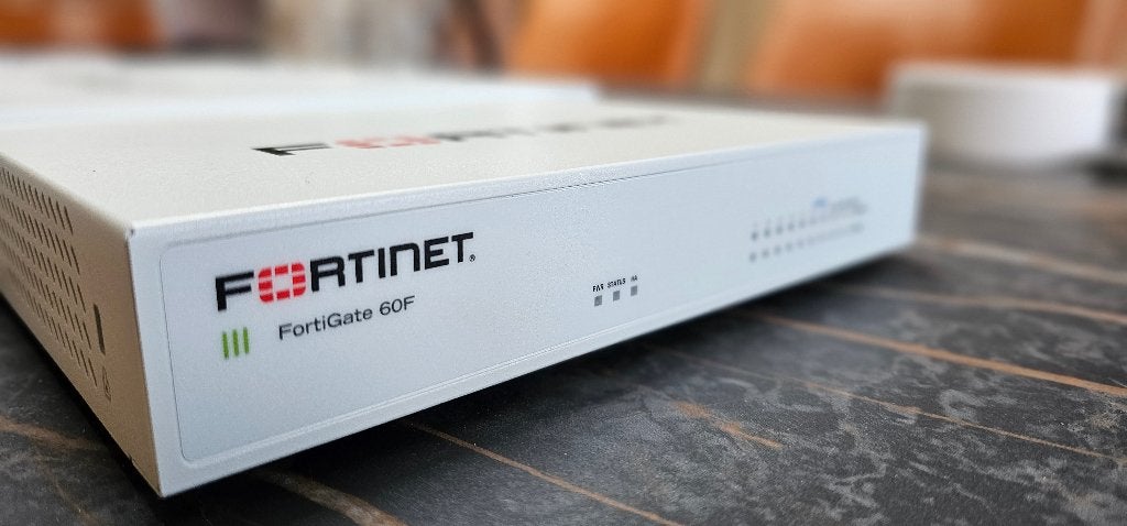 Fortigate 60F, Envoi, Comme neuf, Routeur, Fortinet - Fortigate