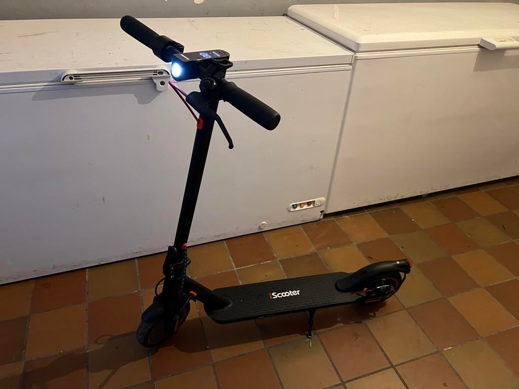 Elektrische step iScooter-Goede staat + oplader, Vélos & Vélomoteurs, Trottinettes, Enlèvement, Comme neuf