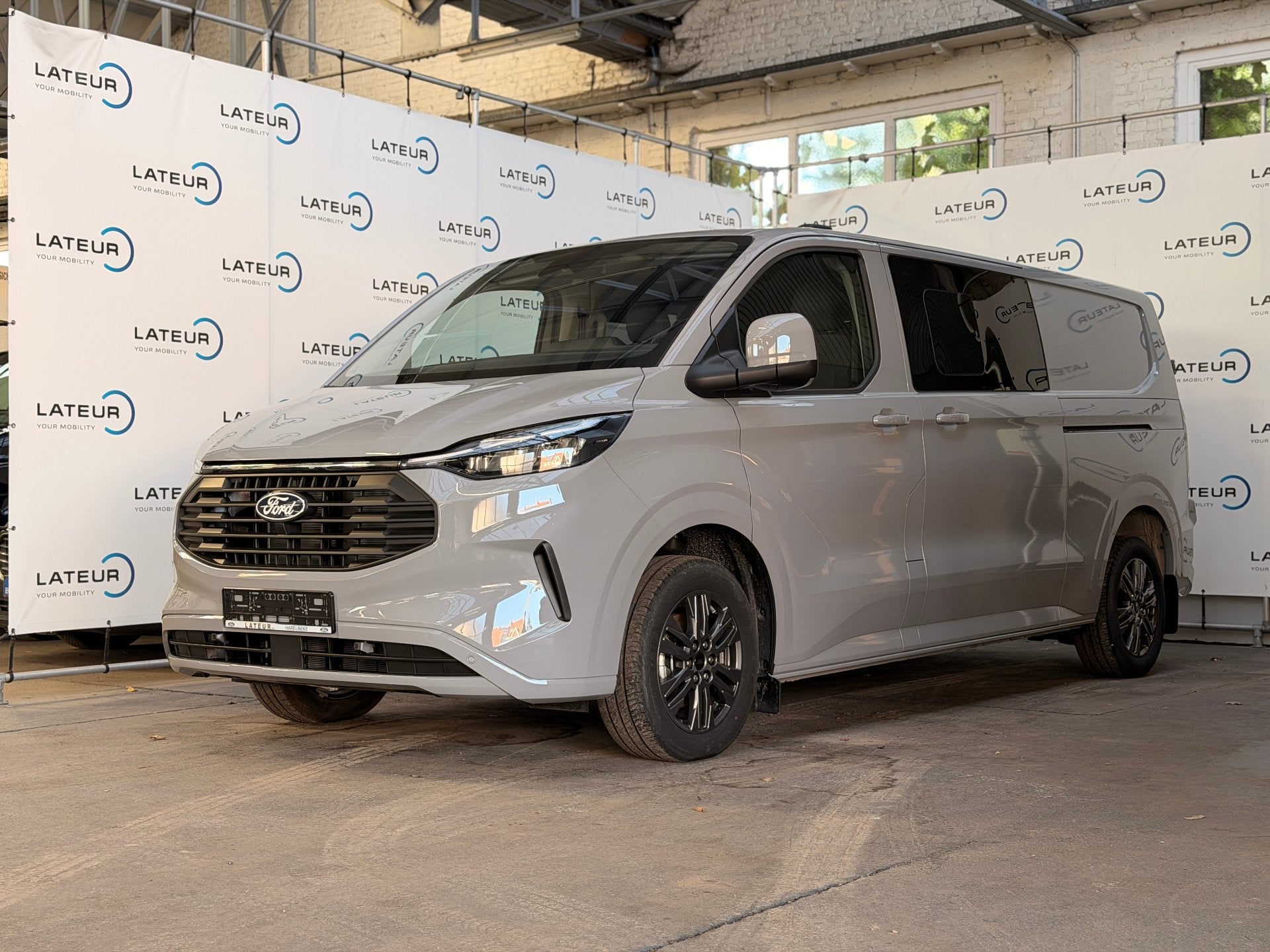 Ford Transit Custom Multi-Use Limited 320L 2.0TD 170Pk / 125, Automaat, Stof, Gebruikt, Overige kleuren