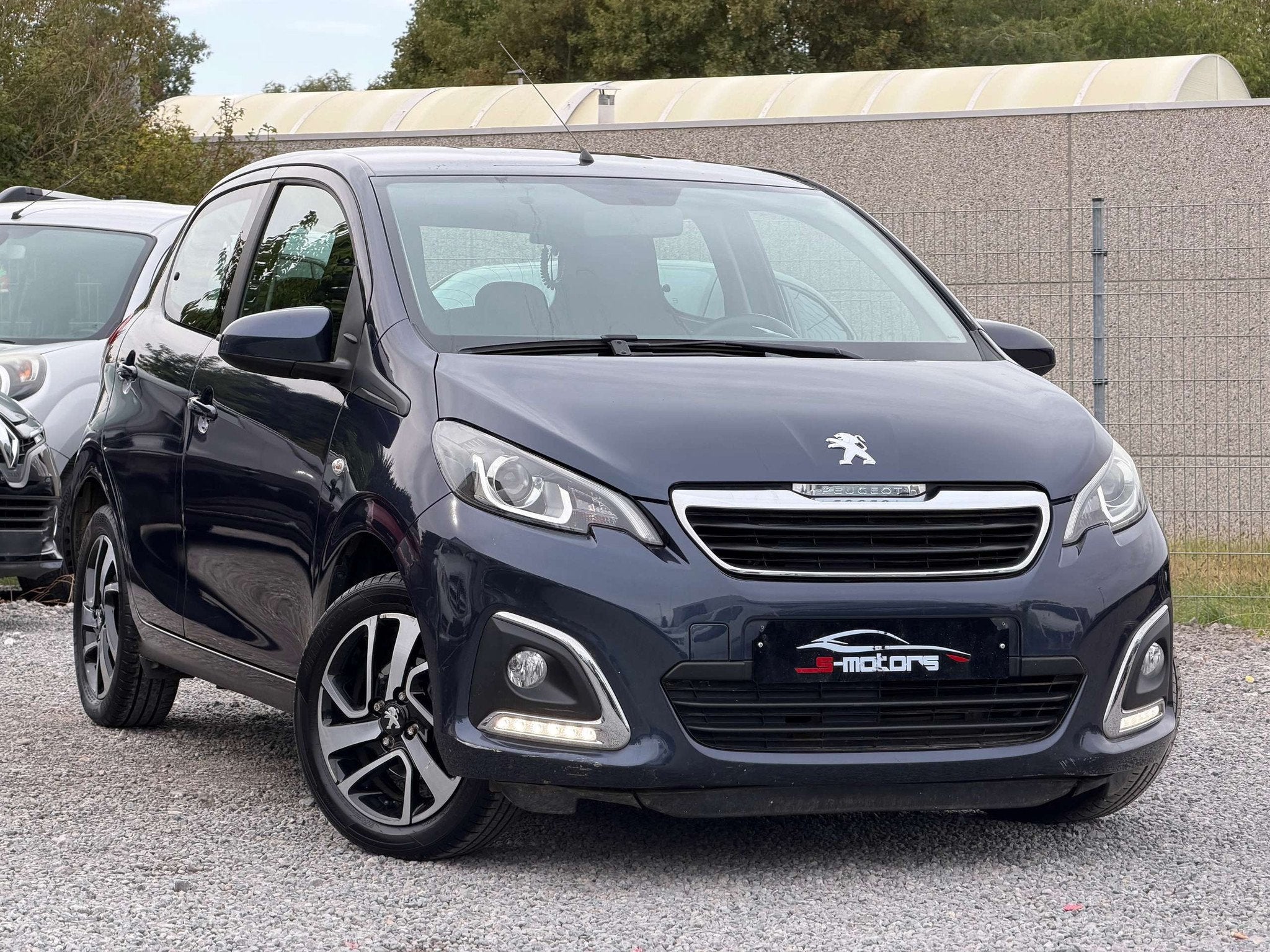 Peugeot 108 108 1.0 VTi * AUTO * GPS * AIRCO * JANTES, Auto's, Stof, Gebruikt, Zwart, 5 zetels