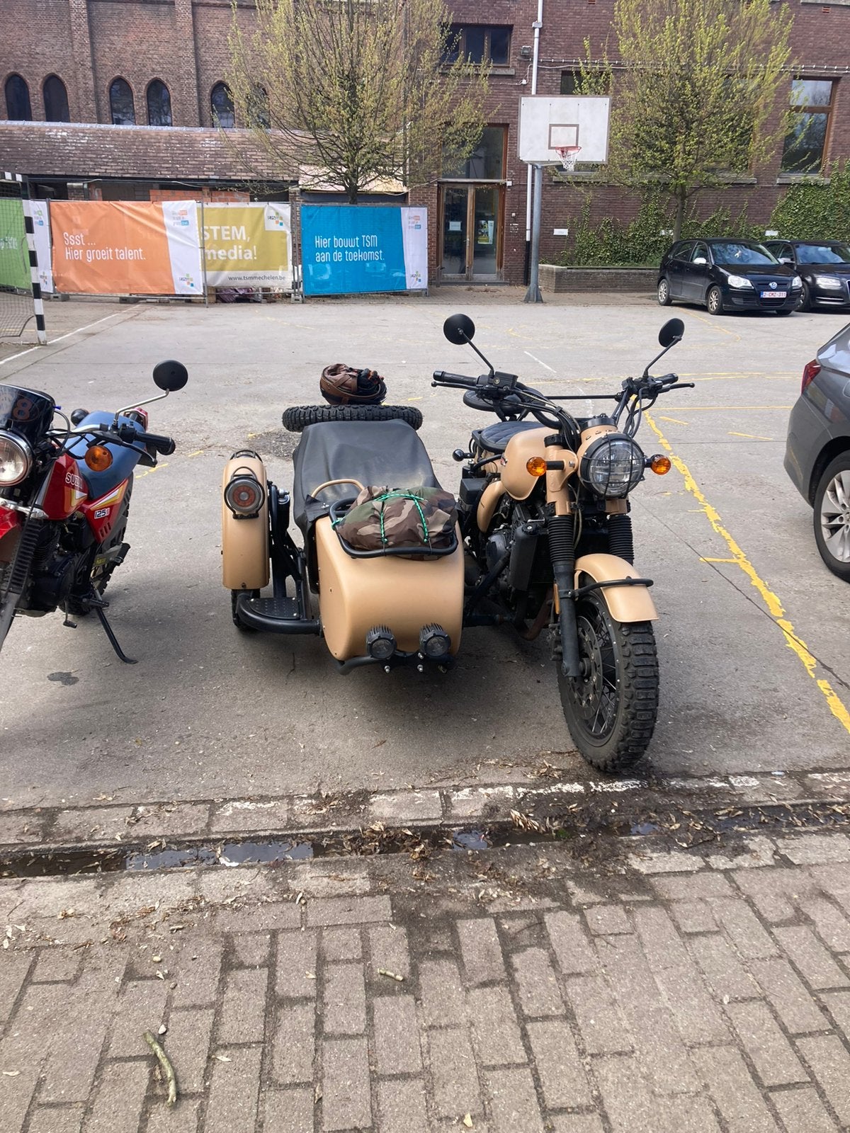 Motor met zijspan changjiang 650cc, Ophalen