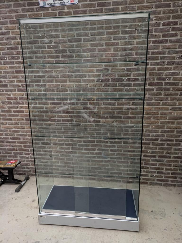 Vitrinekast glas, Ophalen