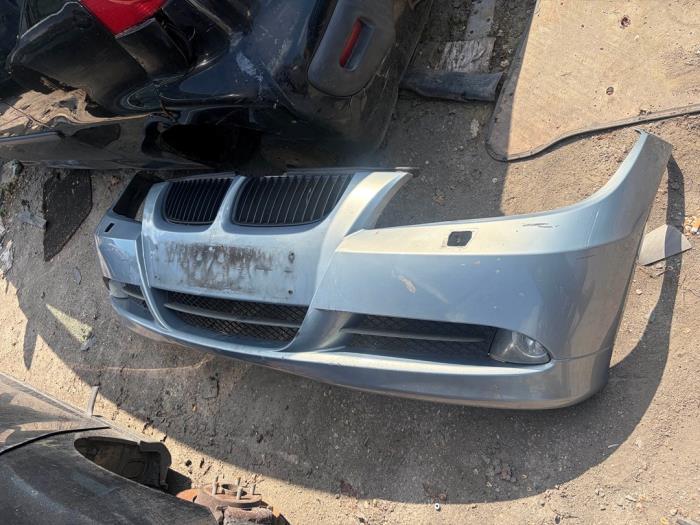 Pare-chocs avant d'un BMW 3-Serie, -, 3 mois de garantie, Utilisé, -