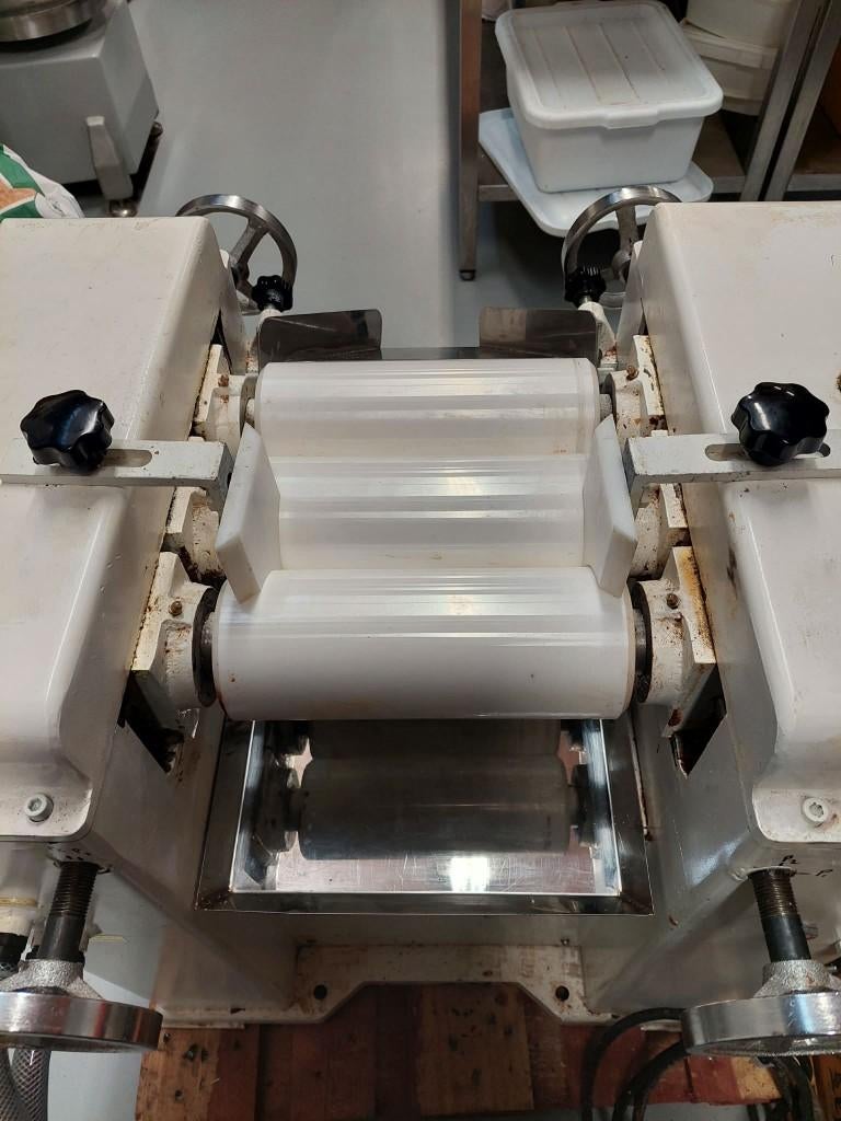 KONMIXCHINA KM‑S65  met 3 walsen (keramische rol), Ophalen, Brood en Banket