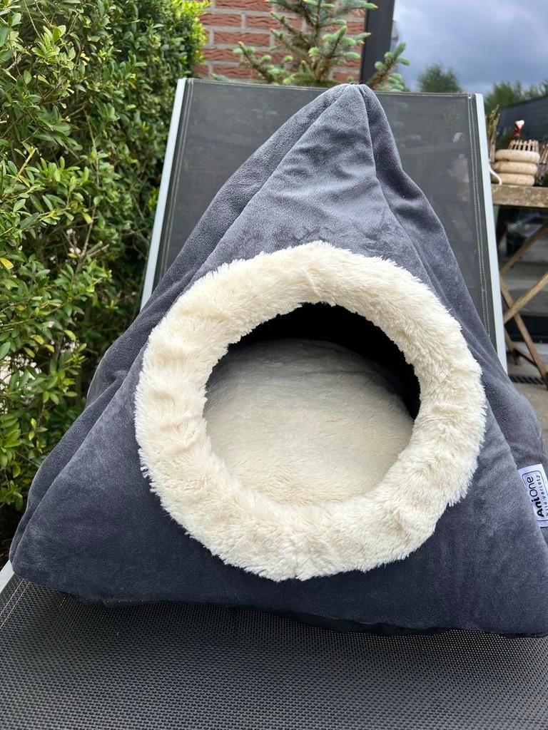 Poezenbed pyramide AniOne, Enlèvement, Comme neuf