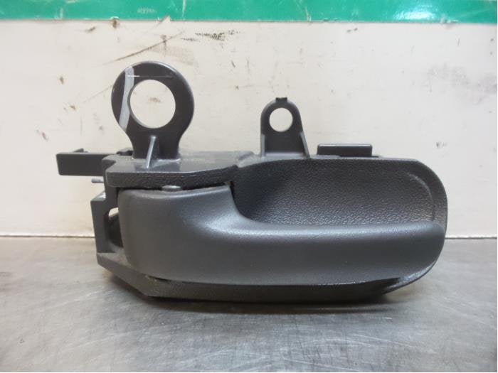 Poignée portière 4portes avant gauche d'un Toyota Yaris Ve, -, Toyota, Utilisé, -