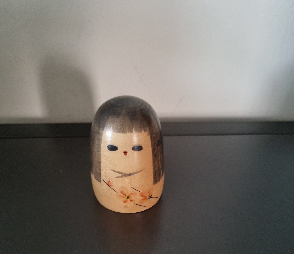 Mooie Kokeshi van Yamanaka Sanpei (1926-), Verzenden