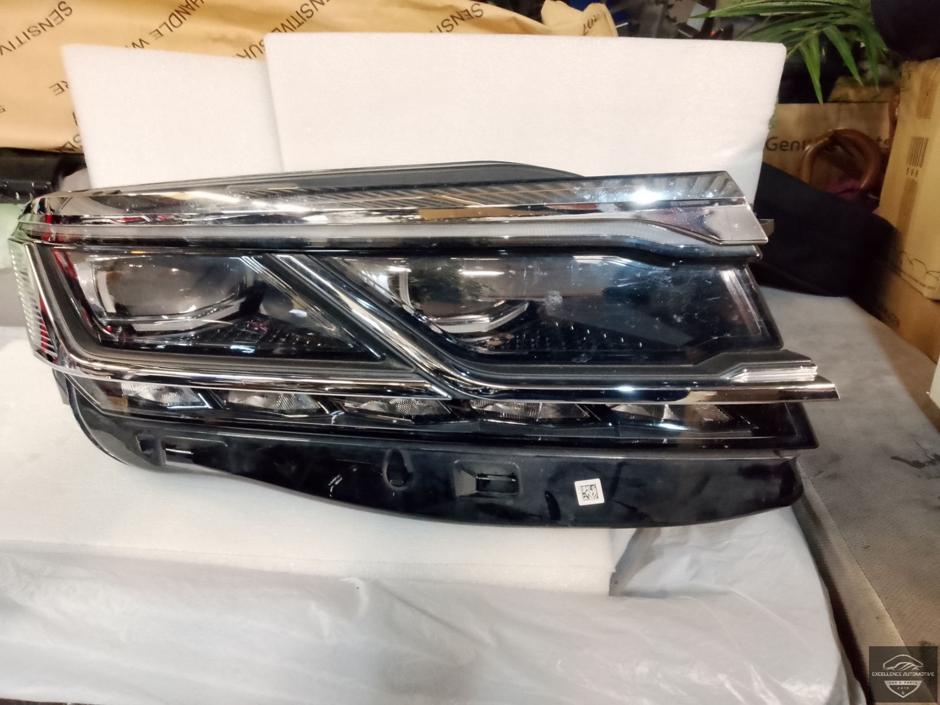 VW Touareg 760 CR7 18-23 Vol LED Koplamp Rechts 761941082, Gebruikt, Volkswagen, Volkswagen AG, Vw@volkswagen.de