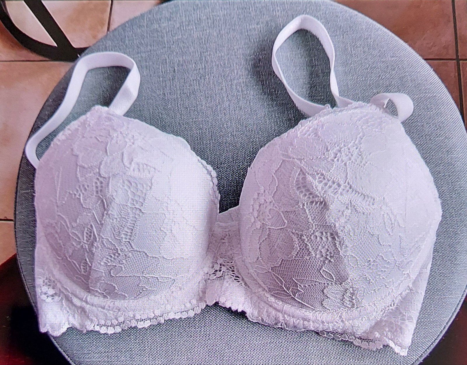 soutien gorge blanc jamais porté 75B, Vêtements | Femmes, Enlèvement ou Envoi, Blanc