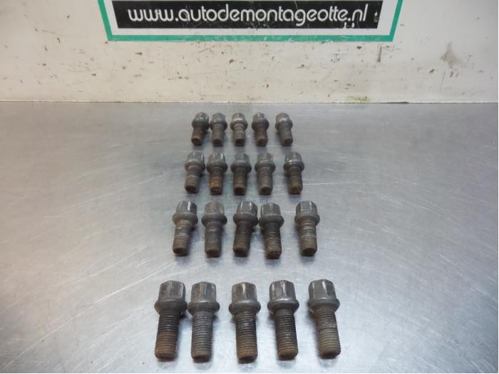 Kit boulons de roue d'un Volkswagen Caddy (Caddy 04-), Volkswagen, -, 3 mois de garantie, Utilisé