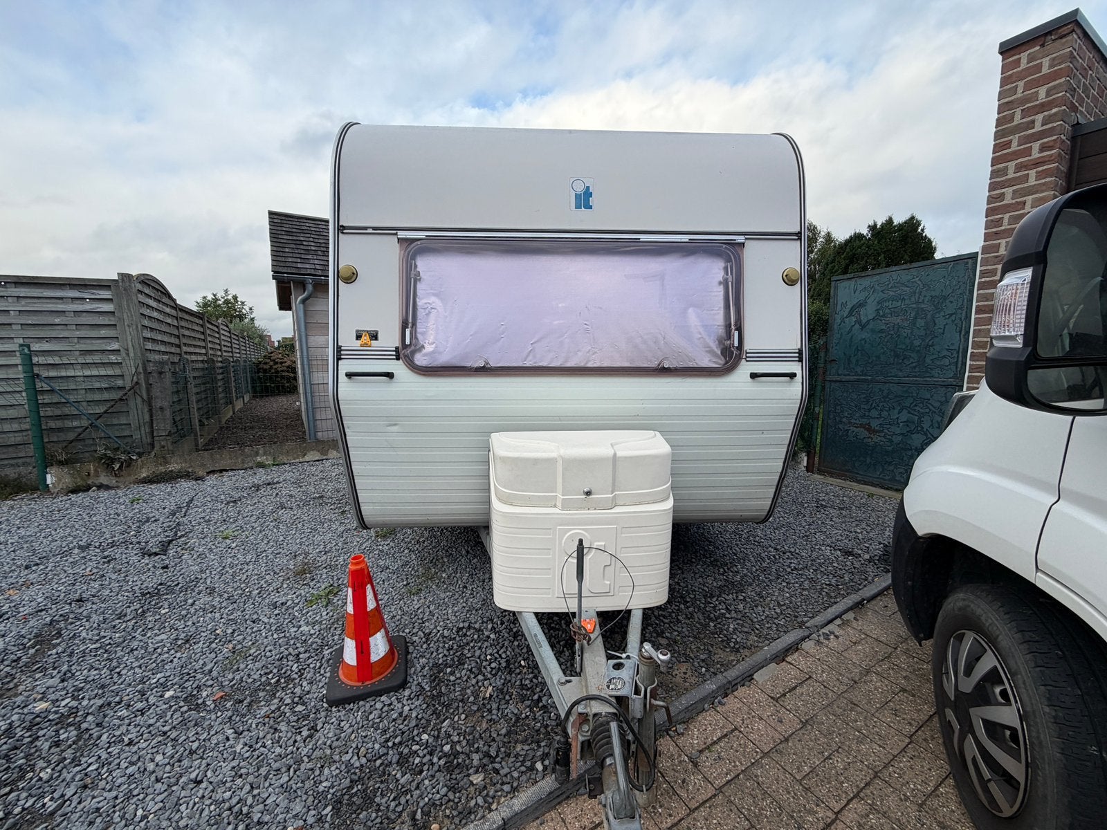 Caravan 620 kg, Particulier, Vast bed