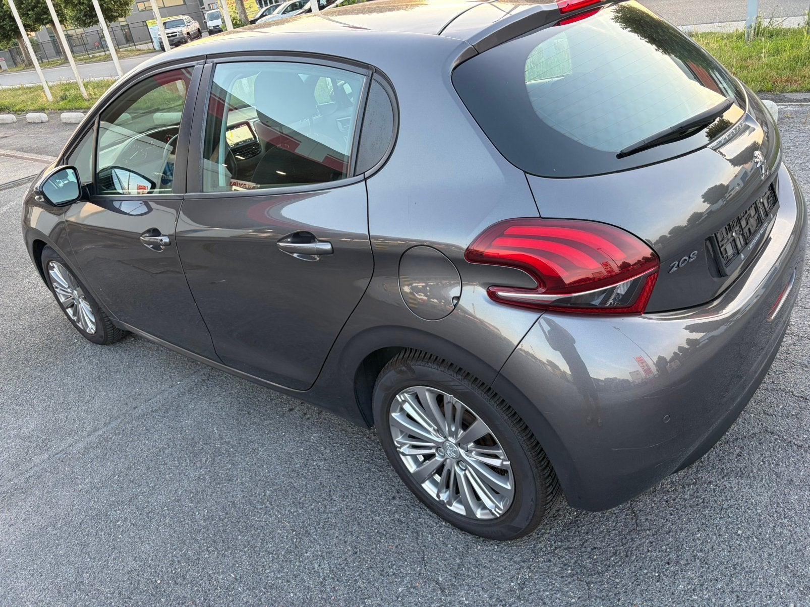 Peugeot 208 1.2i blanco gekeurd, Auto's, Voorwielaandrijving, Stof, Euro 6, Bedrijf