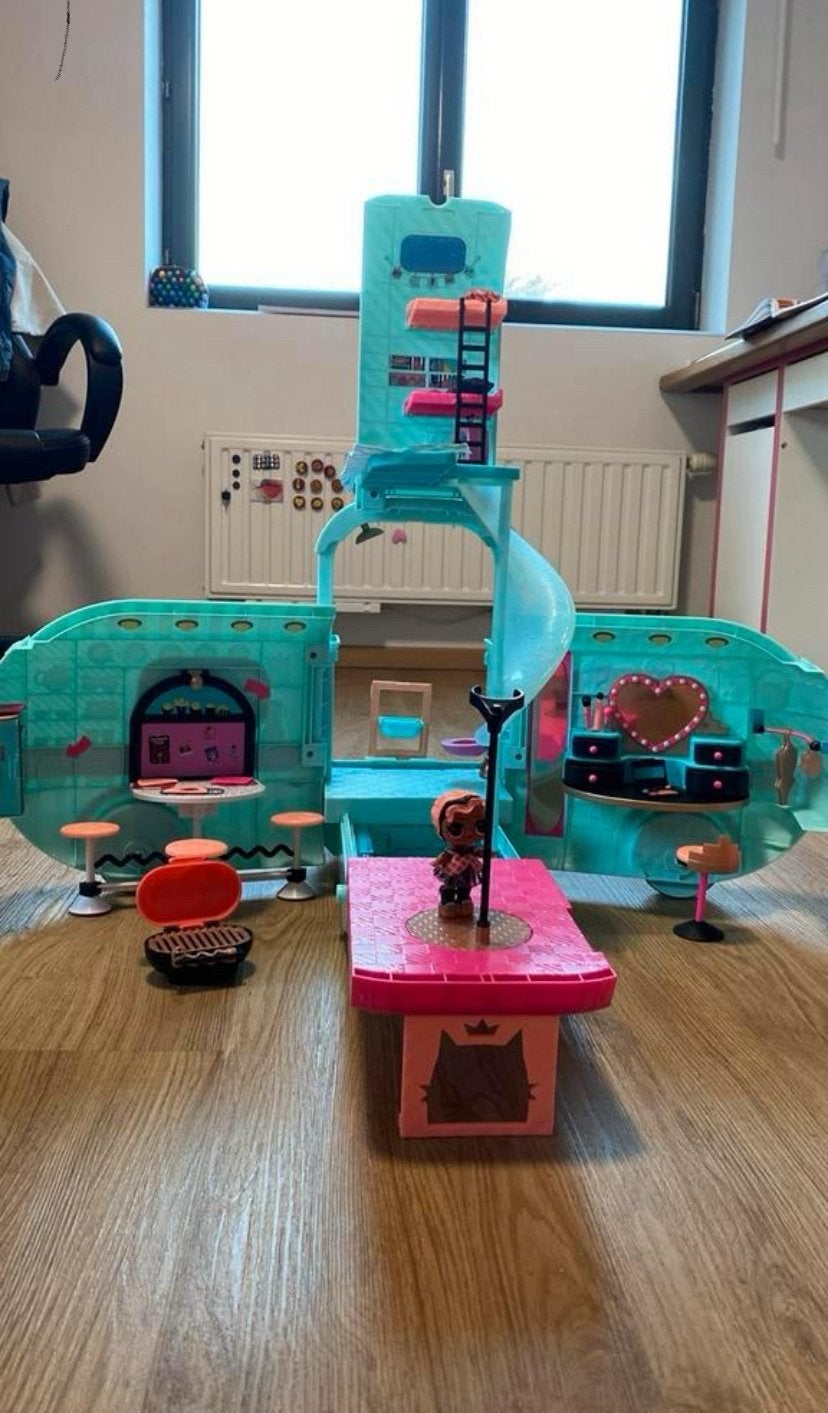 Camper van L.O.L suprise, Ophalen, Zo goed als nieuw
