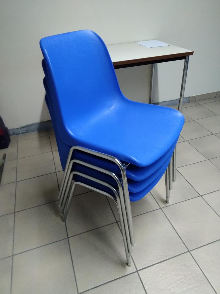 SET VAN 4 STAPELSTOELEN, Huis en Inrichting, Stoelen, Ophalen, Kunststof, Blauw, Zo goed als nieuw