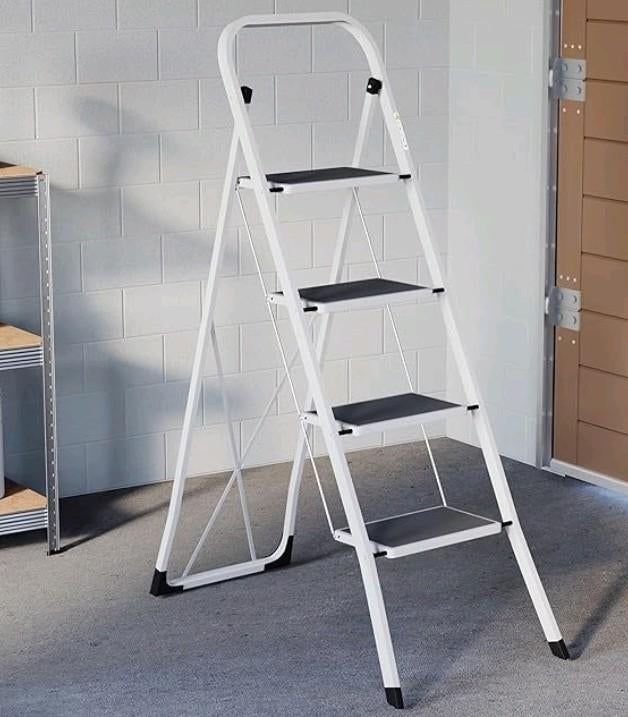 Vouwladder met 4 treden — stevig staal, Doe-het-zelf en Bouw, Ladders en Trappen, Gebruikt, Ladder, Minder dan 2 meter, Opvouwbaar of Inschuifbaar