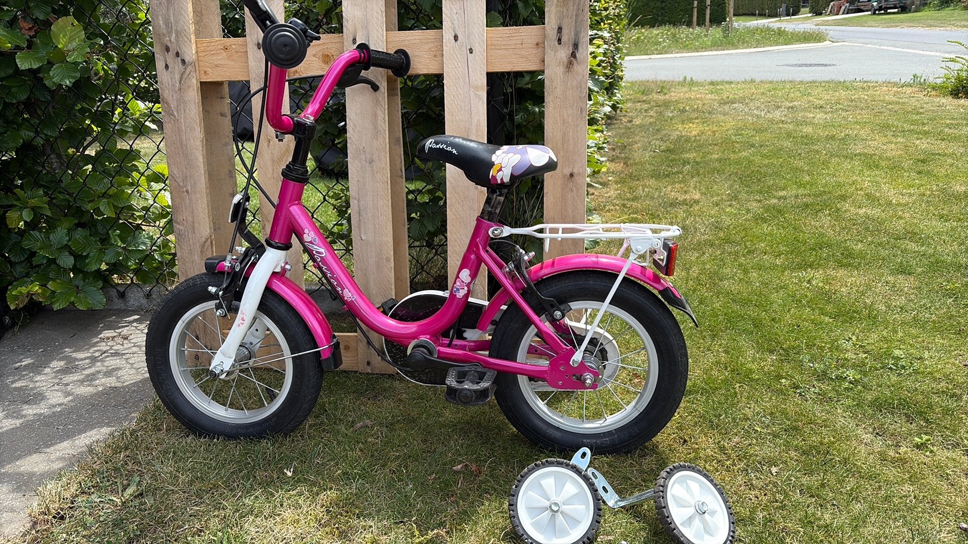 Kinderfiets meisjes van 3 tot 4 jaar, Fietsen en Brommers, Fietsen | Kinderfietsjes, Ophalen, Zijwieltjes, Gebruikt, Velgrem