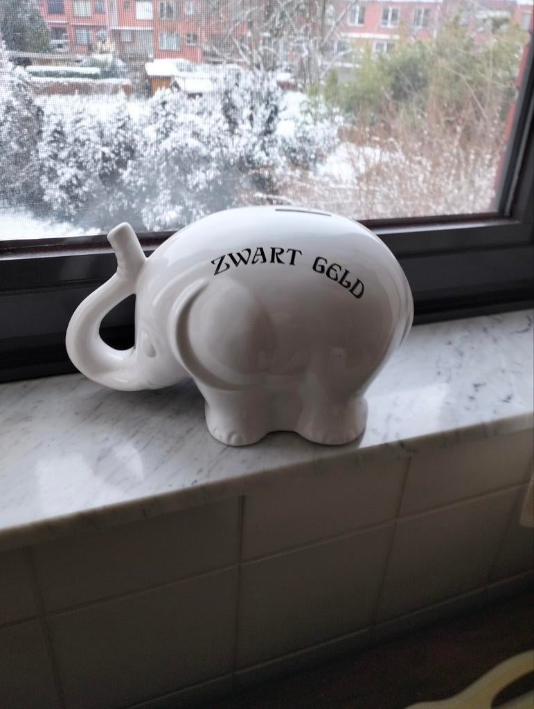 Stenen Spaarpot, 18cm hoog en weegt 1200 gram, Verzamelen, Spaarpotten, Ophalen of Verzenden, Zo goed als nieuw